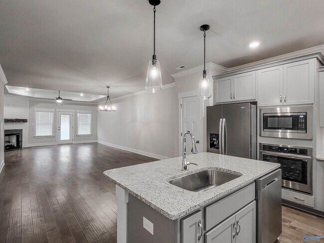 Building Photo - 158 Rugby Dr