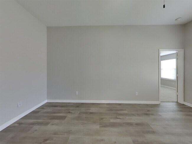 Foto del edificio - 815 Marigold Rd