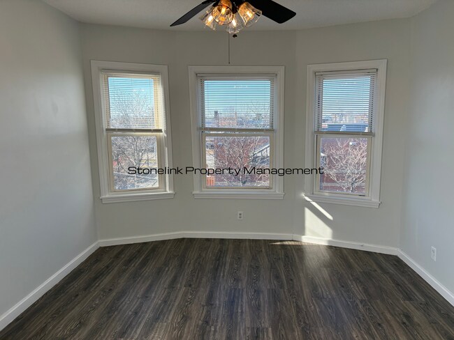 Foto del edificio - 21 Kenyon Ave