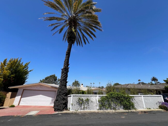 Building Photo - 3 Bed, 2 Bath, 2 Car Garage with Ocean Vie...