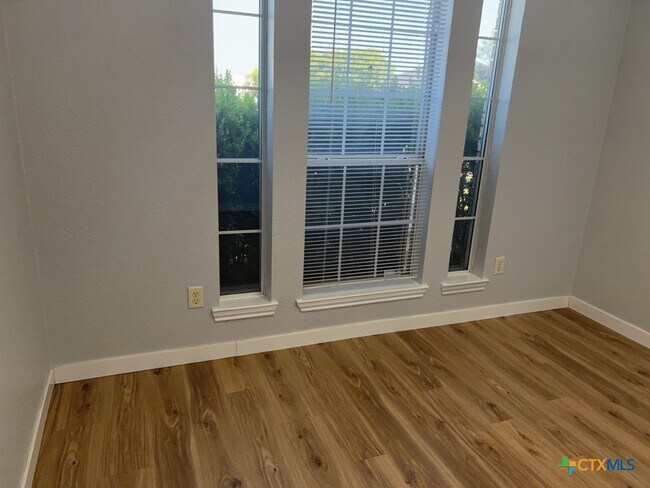 Foto del edificio - 4406 Barrington Trail
