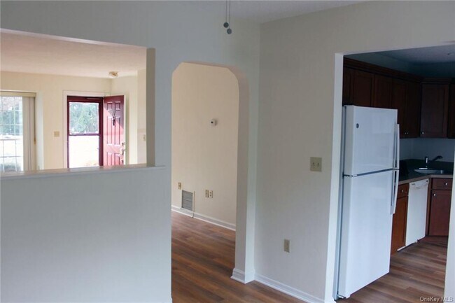 Building Photo - 77 Winchester Ave