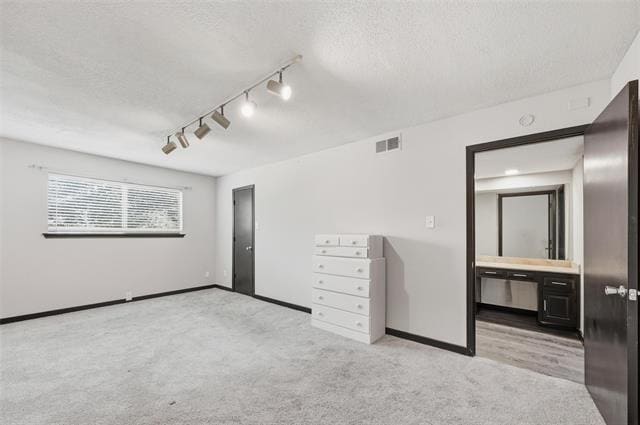 Building Photo - 7031 Holly Hill Dr