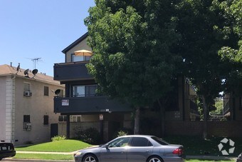 Primary Photo - 2233 Pine Ave
