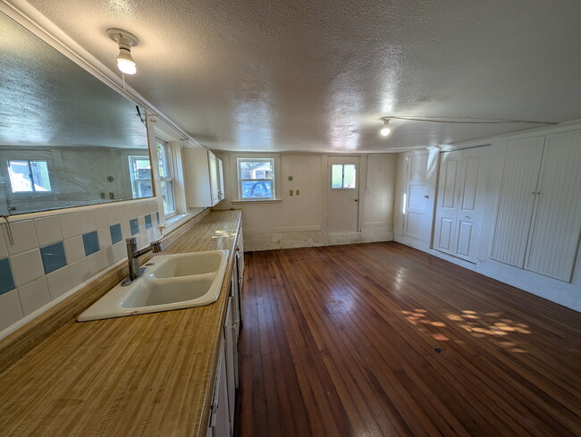 Building Photo - 531 C St