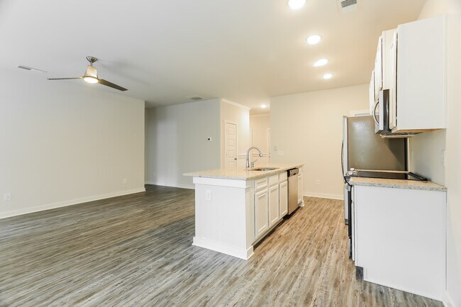 Building Photo - 5400 Cedar Creek Dr