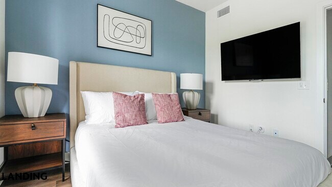 Foto del edificio - 6525 Ed Bluestein Blvd
