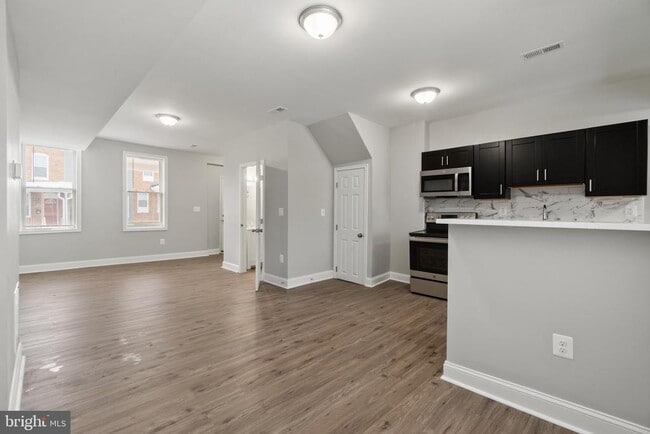 Building Photo - 17 N Abington Ave