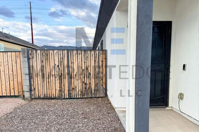 Foto del edificio - 4Bed/2Bath Home at 7th St/Baseline! JOIN T...