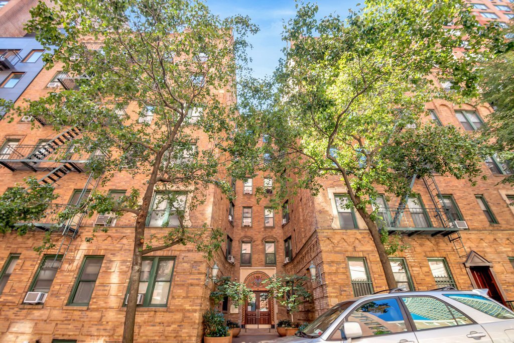 Primary Photo - 226 E 70th St