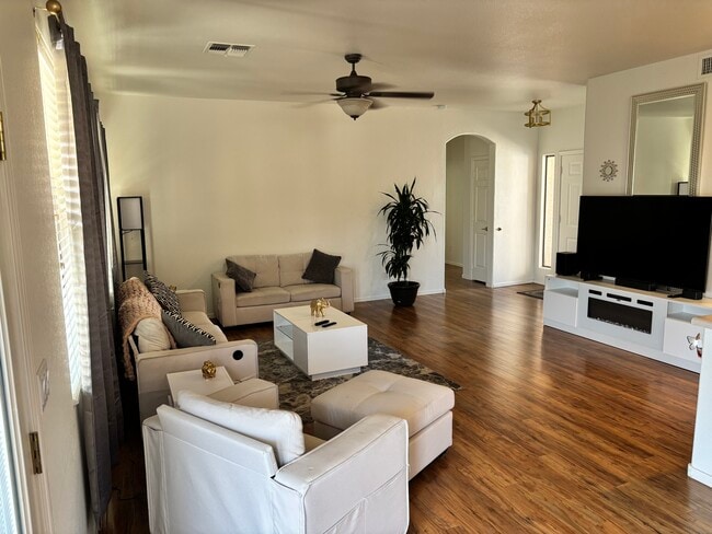 Foto del edificio - 1251 E Runaway Bay Dr
