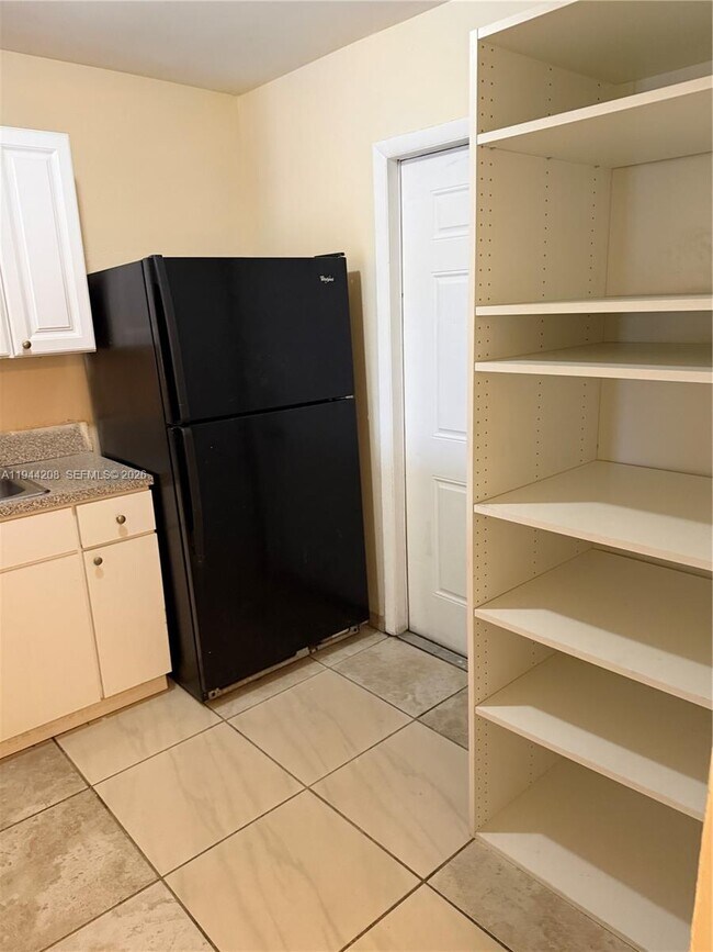 Building Photo - 15221 NE 6th Ave