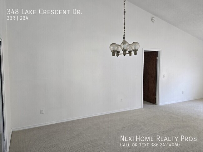 Foto del edificio - 348 Lake Crescent Dr
