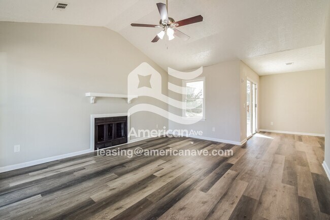 Building Photo - 870 Stafford Ct