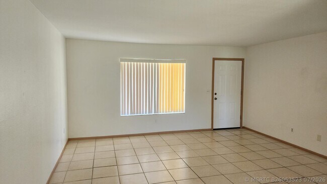 Foto del edificio - 651 NW Sharpe St