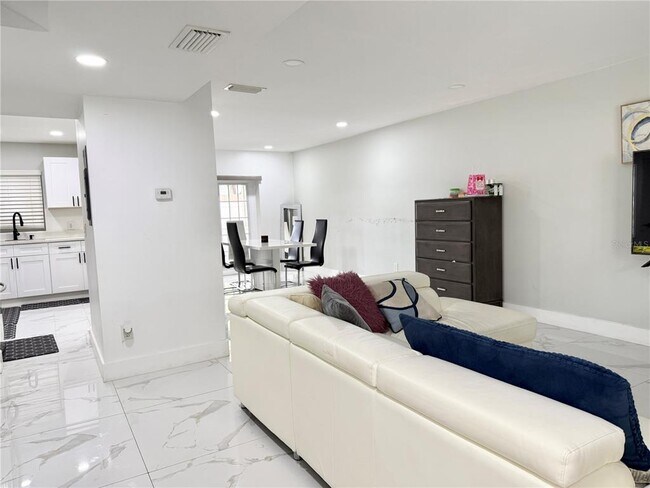 Building Photo - 5118 Tennis Ct Cir