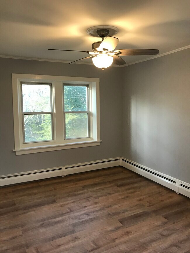 Building Photo - 623 Farnum Rd