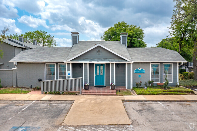 Leasing Office - Carriage House