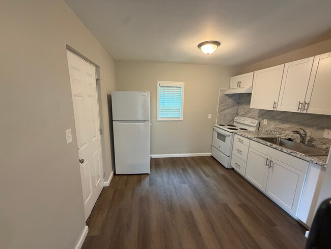 Room in Apartment on Gresham Park Dr - Room in Apartment on Gresham Park Dr
