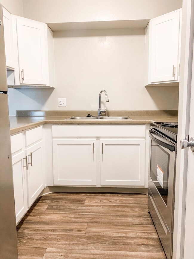 Building Photo - Apartments at Decker Lake – Your Everyday Retreat