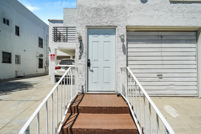 Building Photo - 7465 Oakwood Ave