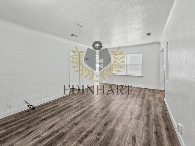 Foto del edificio - 3049 E McKinley Ave