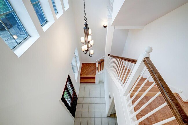 Building Photo - 1205 Marconi St