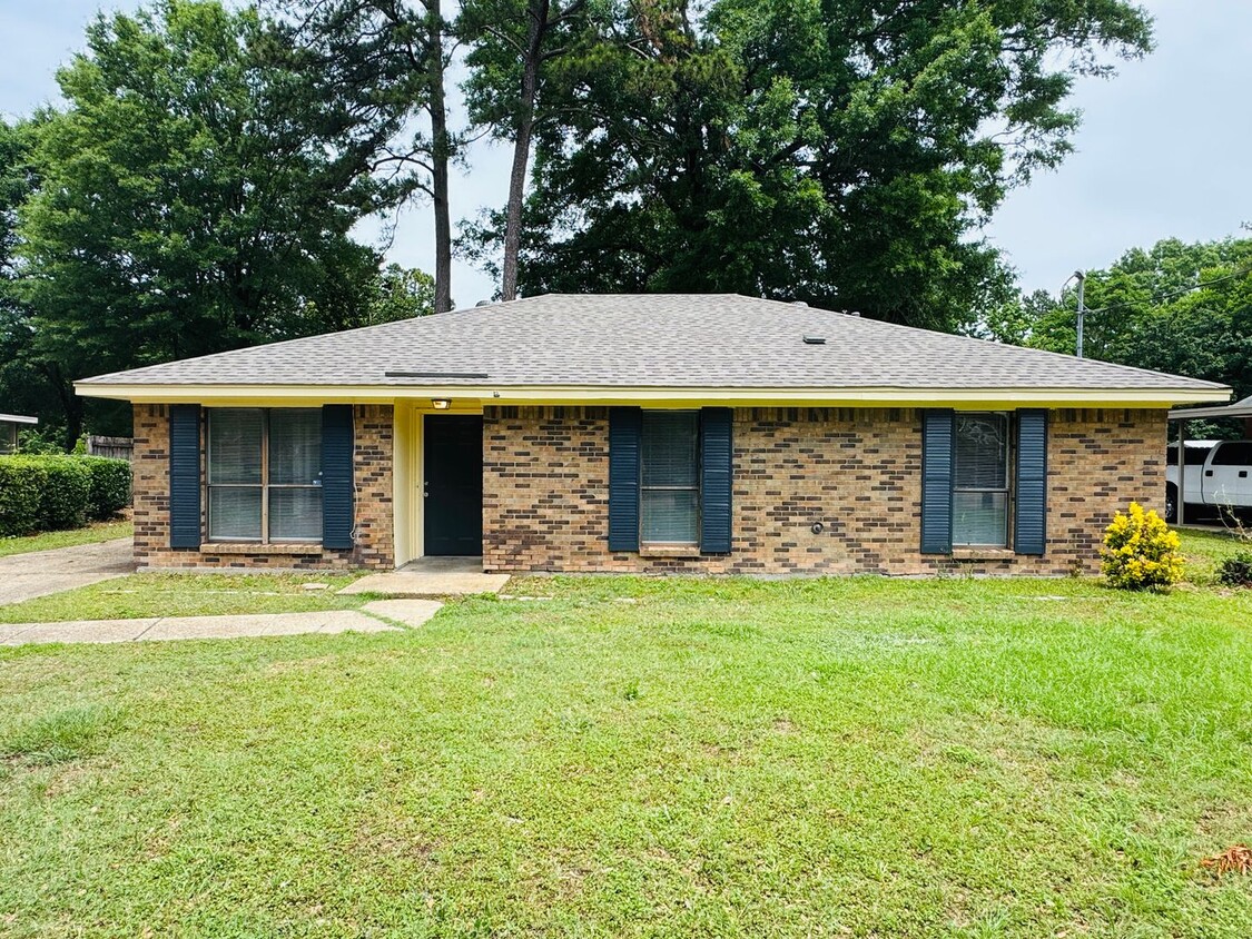 Primary Photo - 3-Bedroom Gem !!