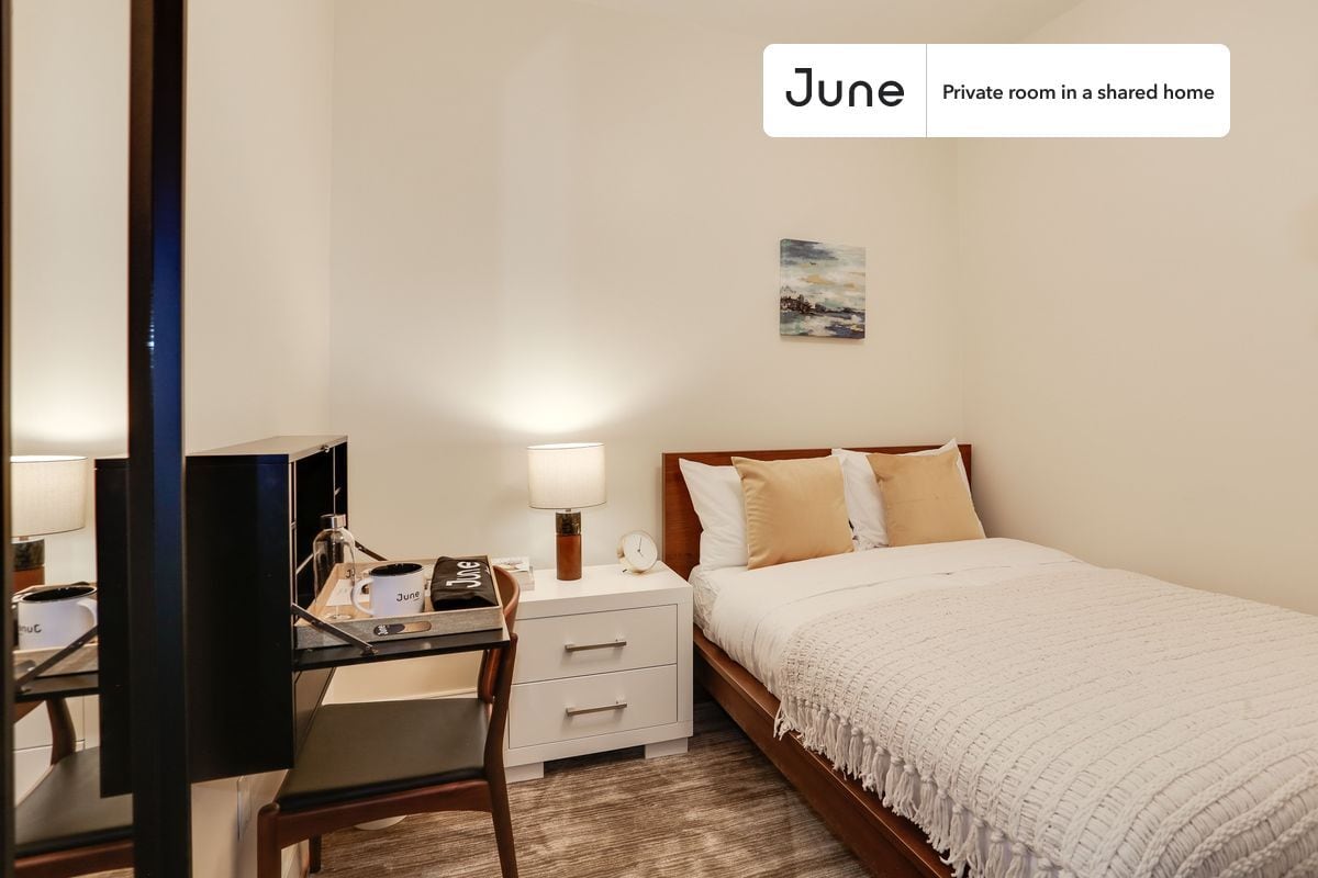 Private bedroom in 4 bed/3.5 bath Home - Private bedroom in 4 bed/3.5 bath Home