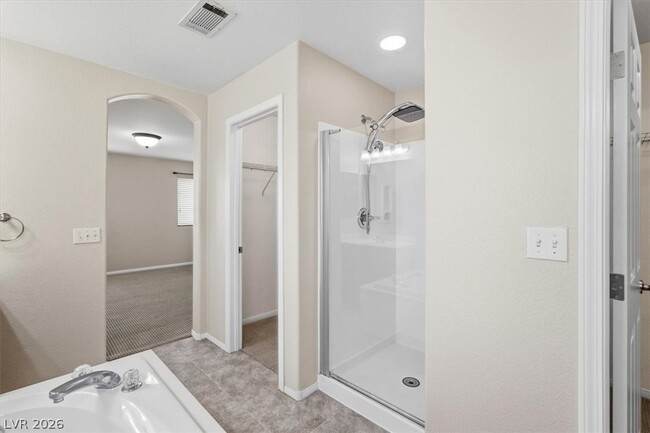 Foto del edificio - 8160 Royal Arches St