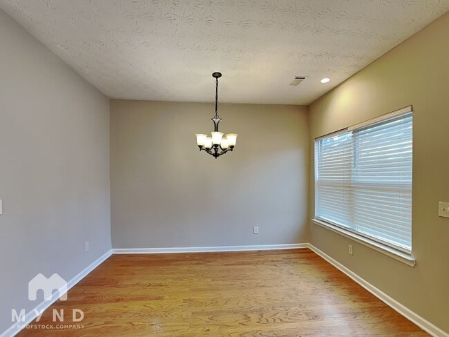 Foto del edificio - 6204 Ellenwood Dr