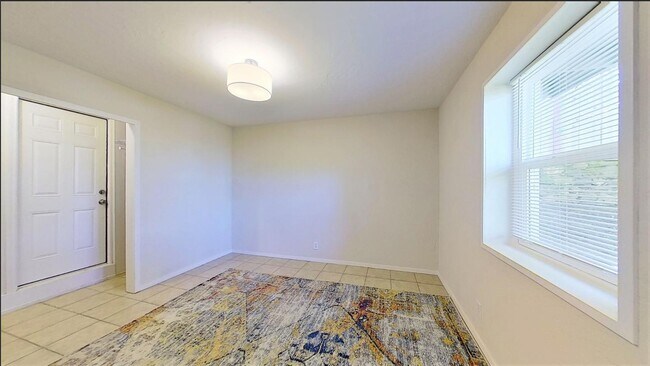 Foto del edificio - Newly Renovated 1 bed 1 bath