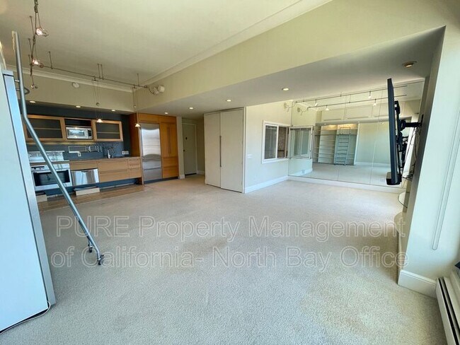 Building Photo - 10 Miller Pl