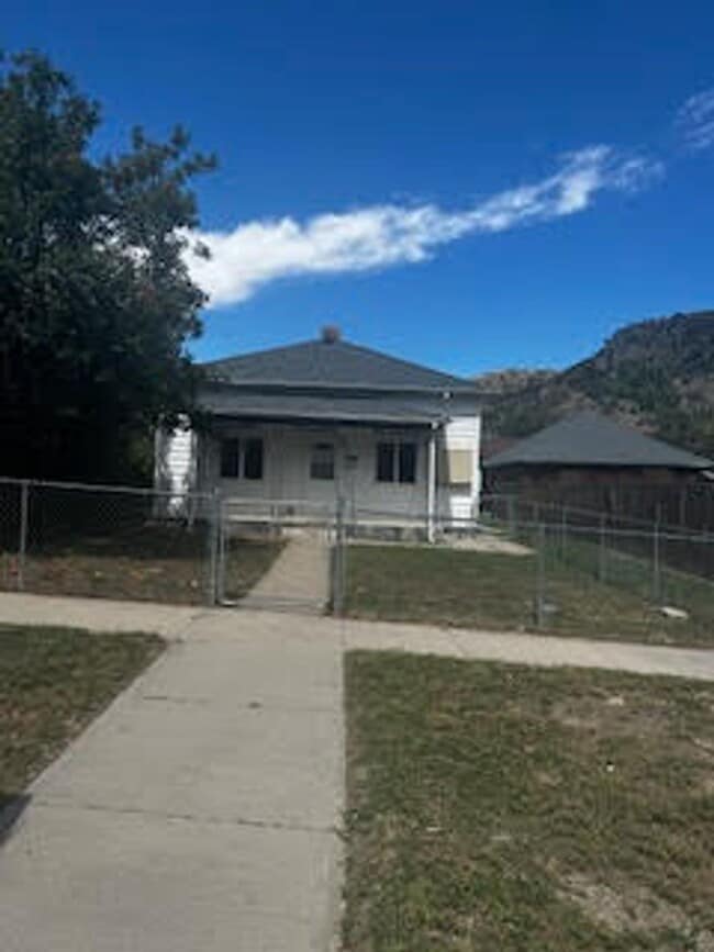 Building Photo - Super Clean 3 Bedroom home!