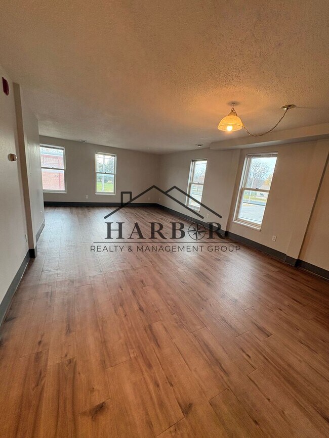 Foto del edificio - 146 S Broadway Ave