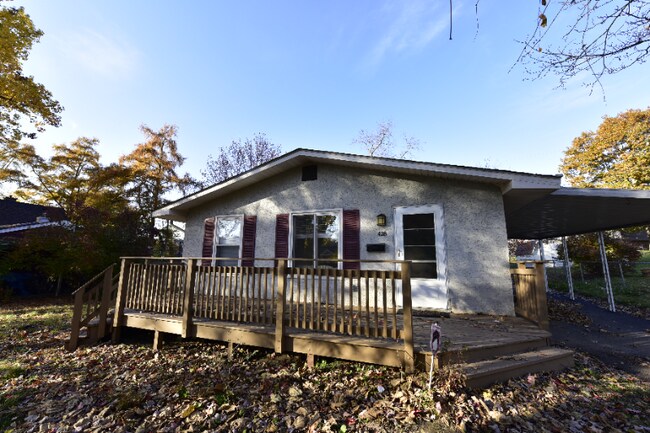 Building Photo - 428 Rosslyn Ave