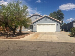 Building Photo - 5714 Desert Lakes Dr