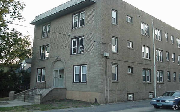 Building Photo - 27 W Cuthbert Blvd