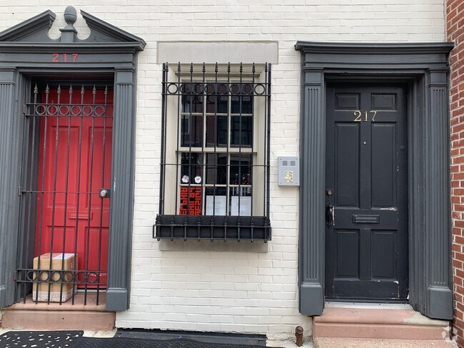 Building Photo - 217 Vine St