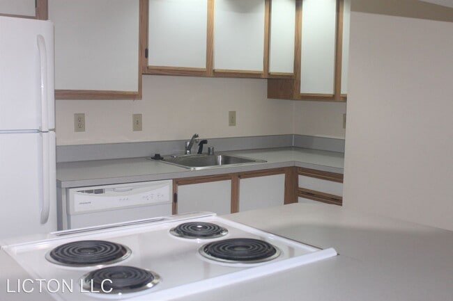 Building Photo - 9242 Ashworth Ave N