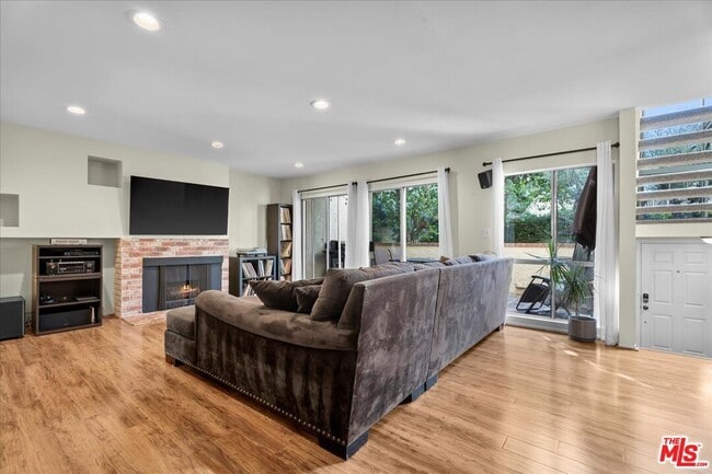 Building Photo - 5267 Coldwater Canyon Ave