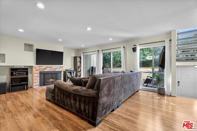 Foto del edificio - 5267 Coldwater Canyon Ave