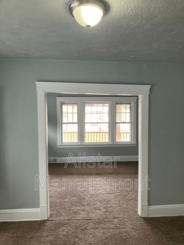 Building Photo - 1005 E 140th St