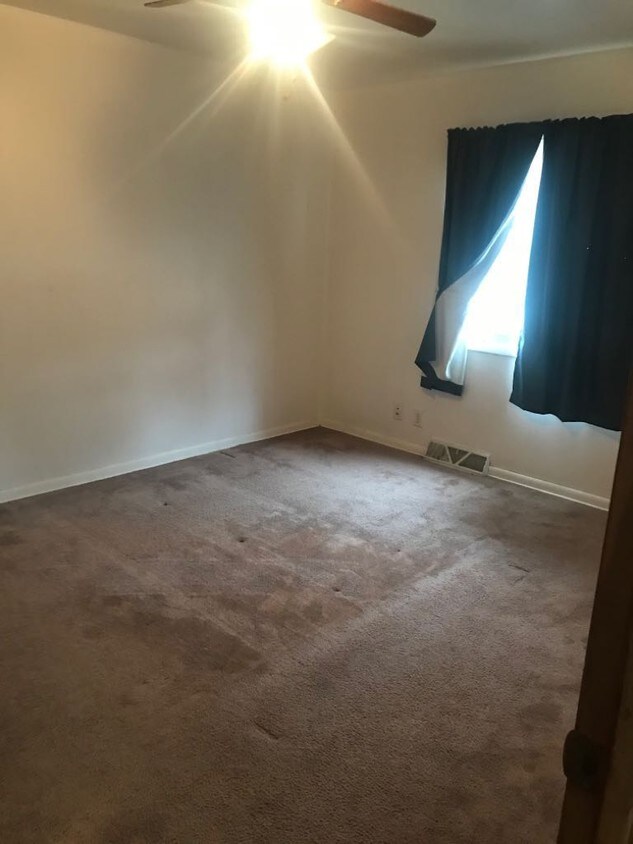Foto principal - 2047 W Warnimont Ave