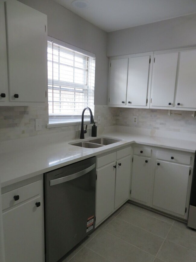 Foto del edificio - Woodmere Pointe Condominium-Petersburg