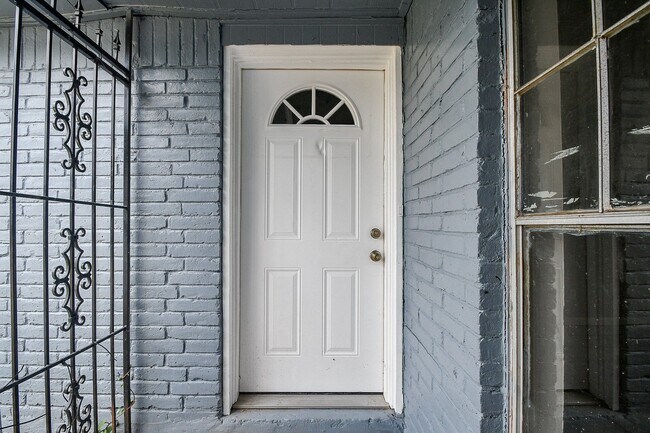 Foto del edificio - 12654 Monarch Rd
