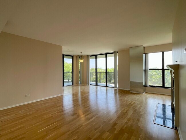 Building Photo - 511 Aurora Ave