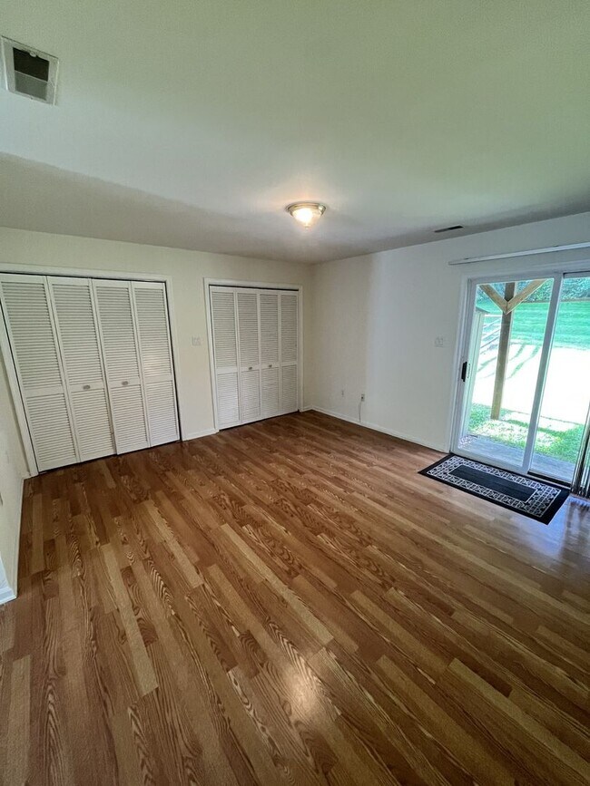 Foto del edificio - 18 Emandan Ln