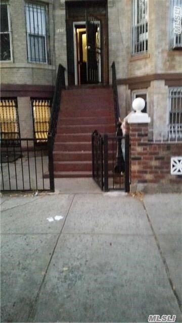Primary Photo - 1275 Park Pl