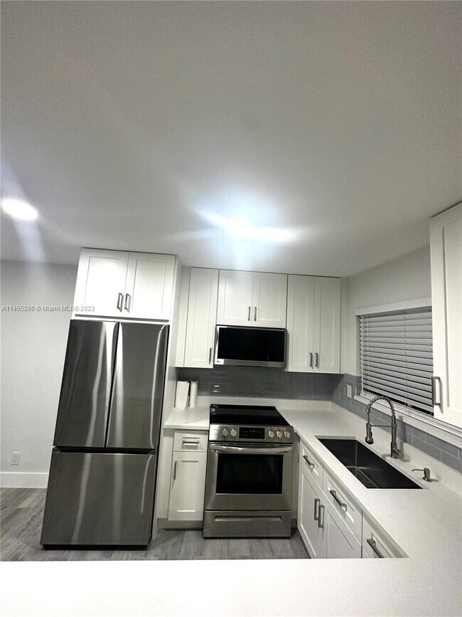 Foto del edificio - 573 N University Dr